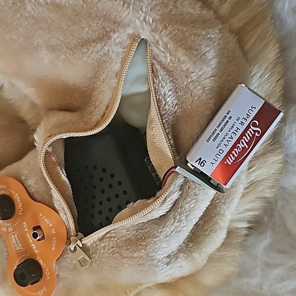 Vintage Radio Shack plush stuffed Fox RADIO AM /FM battery powered - Picture 8 of 11